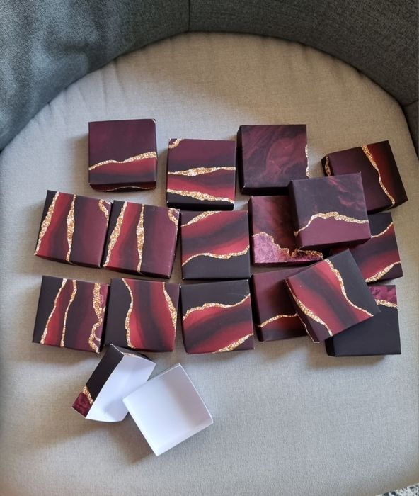 Cutii pătrate 7x7cm