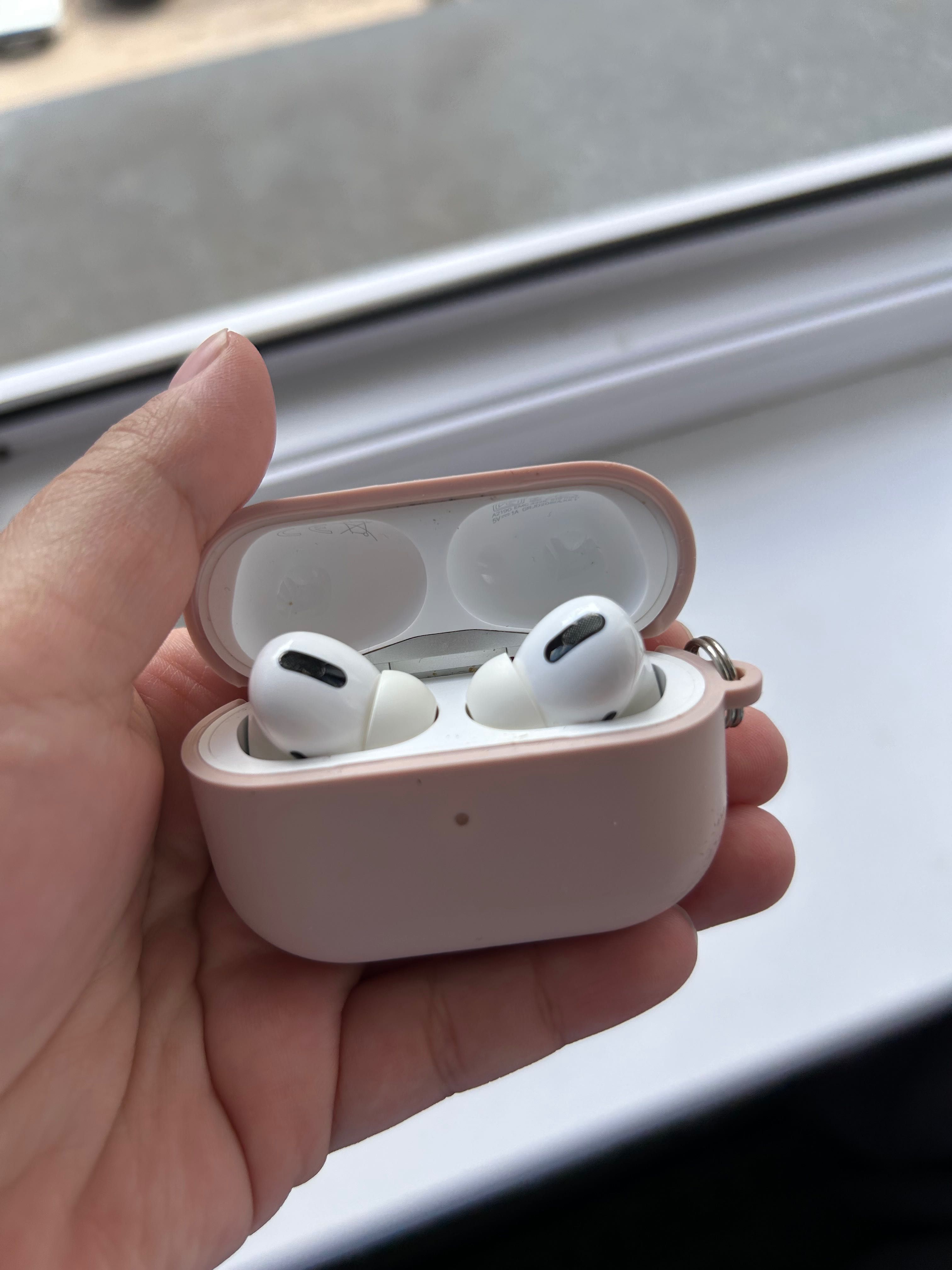 Продам AirPods Pro