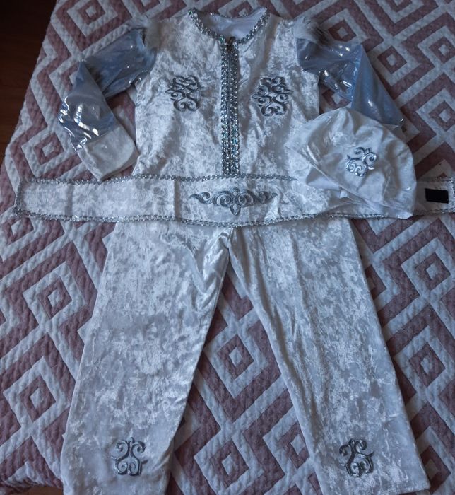 Продам казахский национальный костюм на мальчика 5-6 лет размер 32