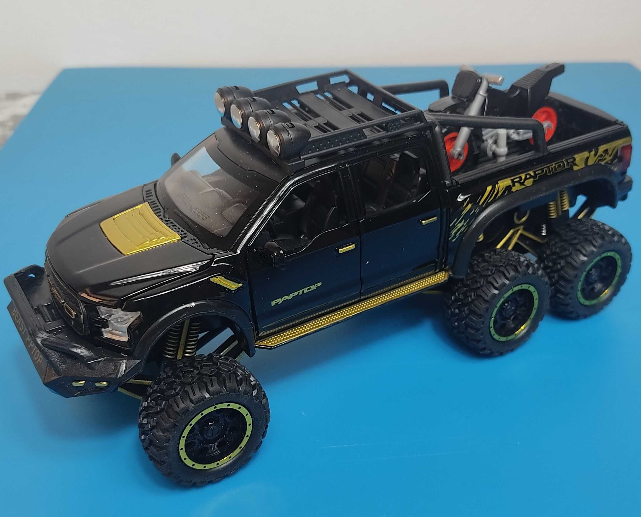 Метална кола макет 1:24 на Ford Raptor играчка подарък за момче