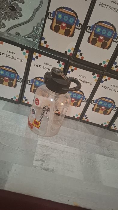 Sumka olganga 1 ta suv idishi sovgʻaga qushib beriladi.