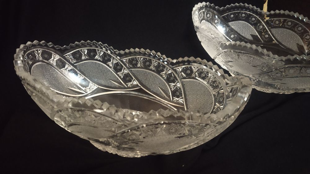 Продам две хрустальные вазы