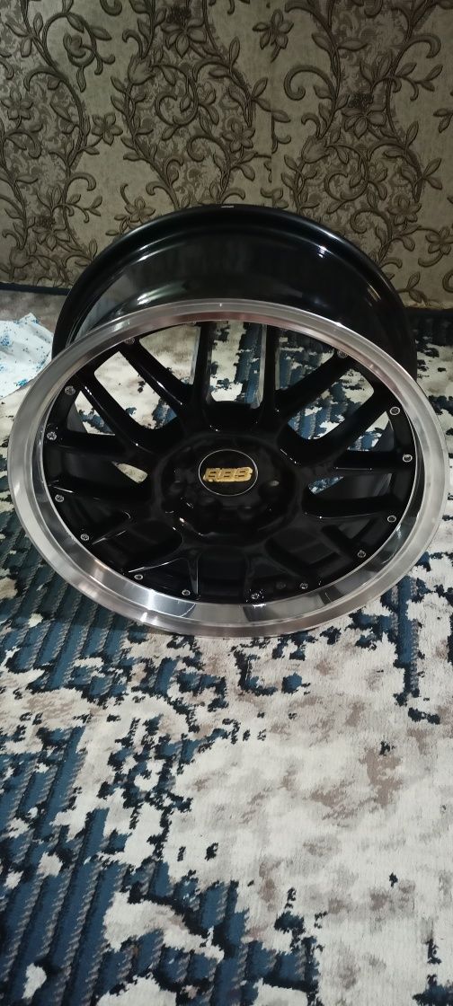 Продаются диски R15. Новые.