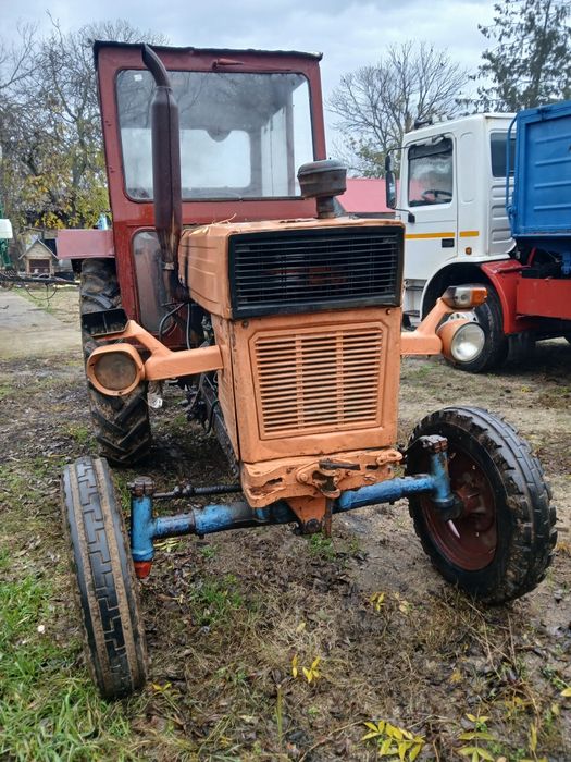 Vând tractor u650 si remorca ,tractor new holland