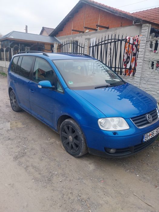 Vând turan 1.6 fsi anul 2005