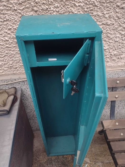 Каса за оръжие ловно с отделен отсек за боеприпаси с комплект ключове