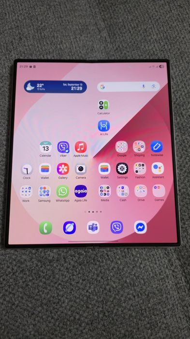 Samsung Fold 6 Pink 256 gb - 1400 лв.