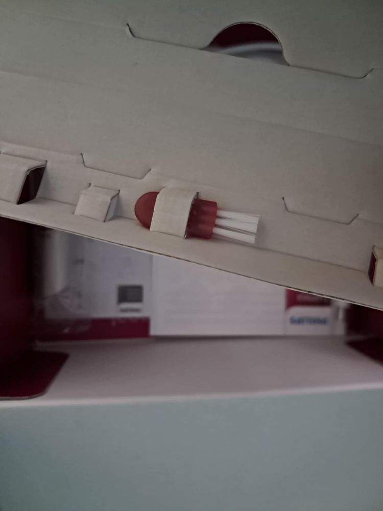 Фотоепилатор Philips Lumea