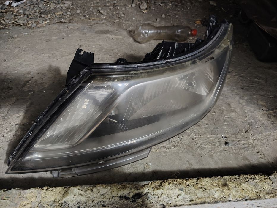 Продам блок фары левое и правое