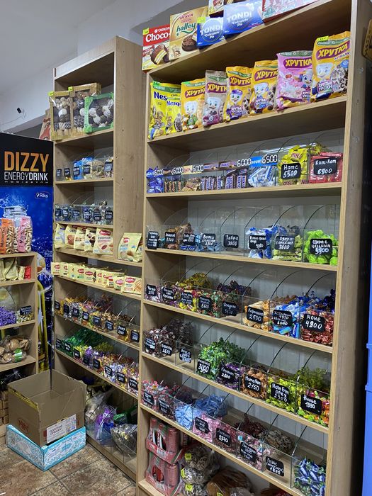 Продам деревянные ветрины! Частично с товаром!