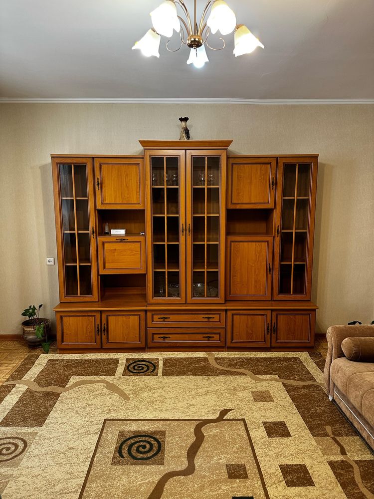 Продаю стенку в зал срочно