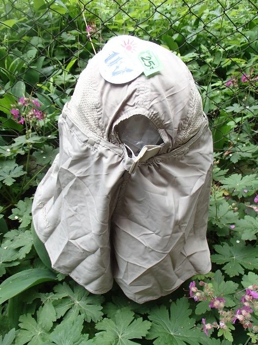 Продавам много лека бързосъхнеща шапка с голяма периферия и добро покр