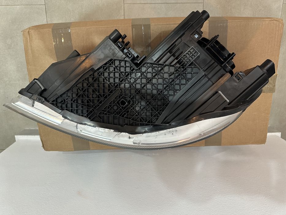 Far dreapta skoda octavia 2 fl facelift xenon adaptiv Europa