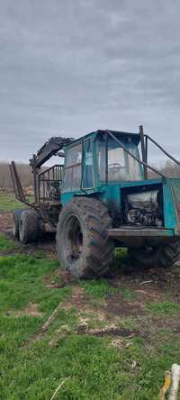 Vind sau schimb tractor forestier 6×6 cu macara