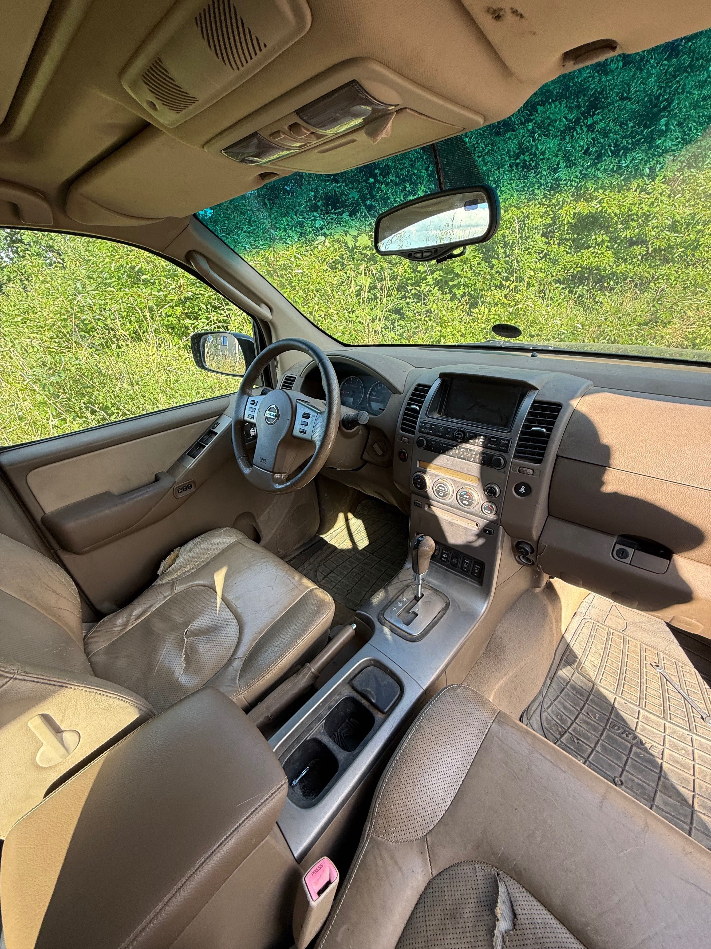 Vand Nissan Pathfinder automat