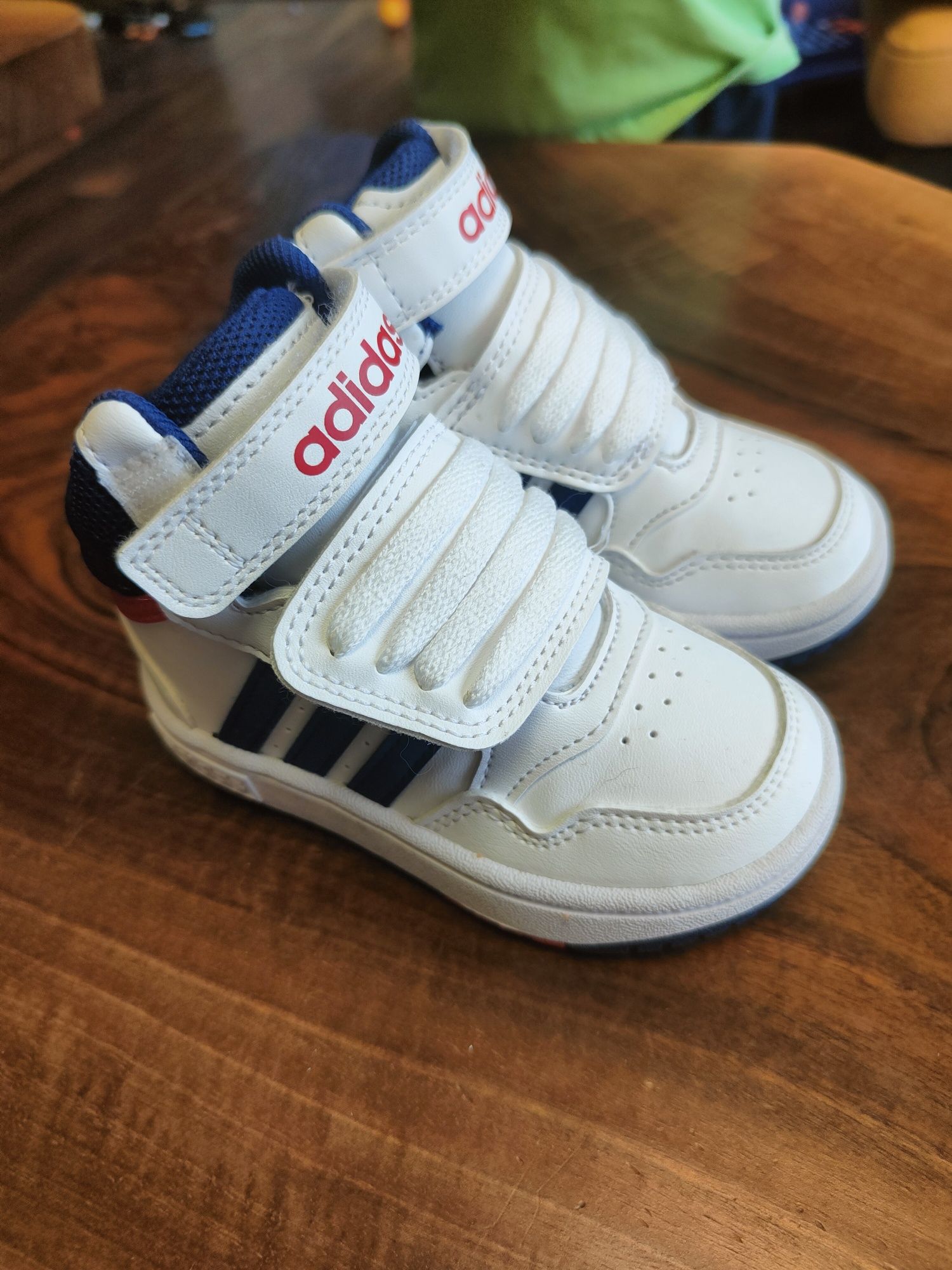 Бебешки високи кожени обувки маратонки Adidas размер 22, UK 5.5, 130 с