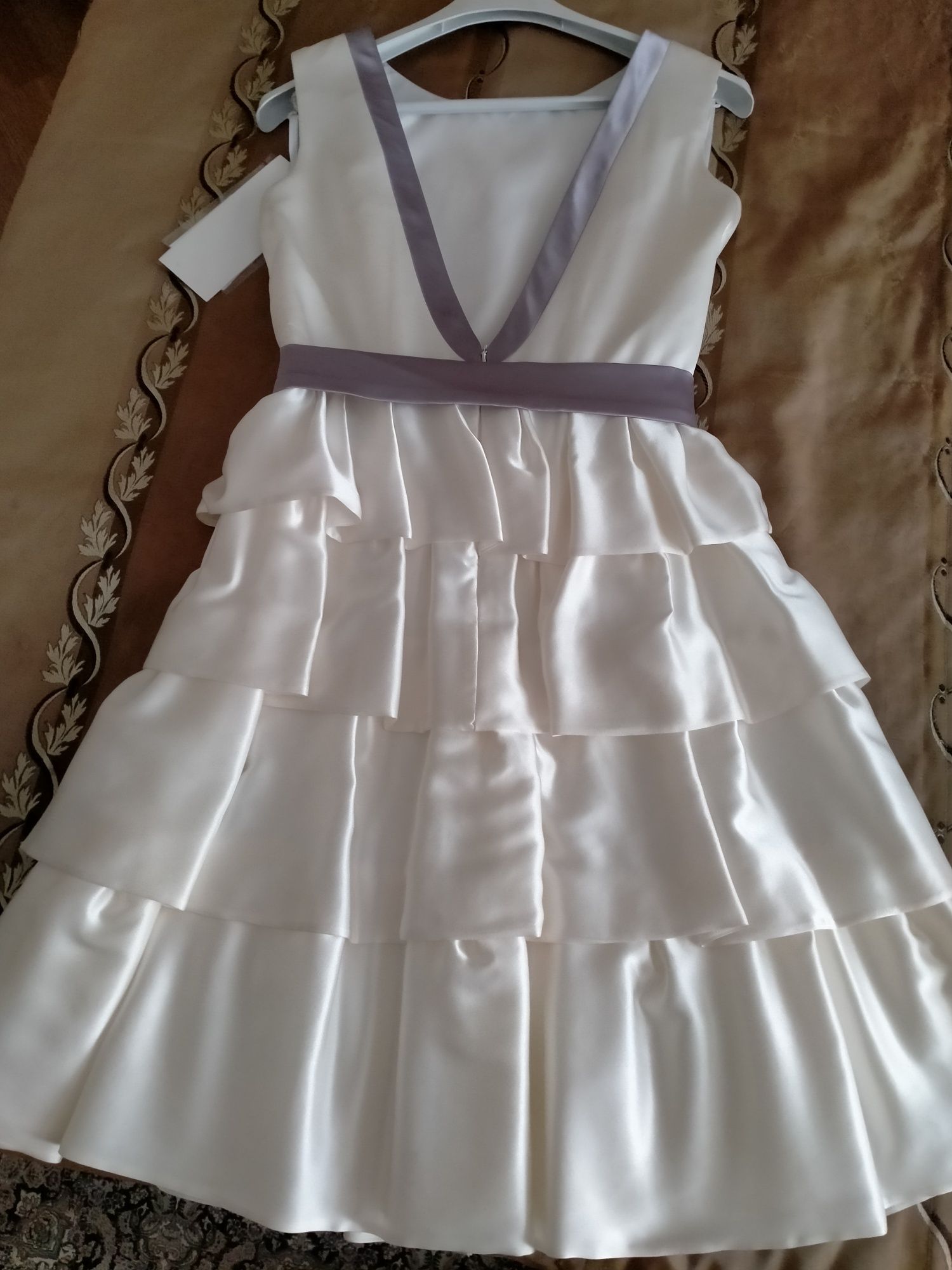 Оригинальное белое платье