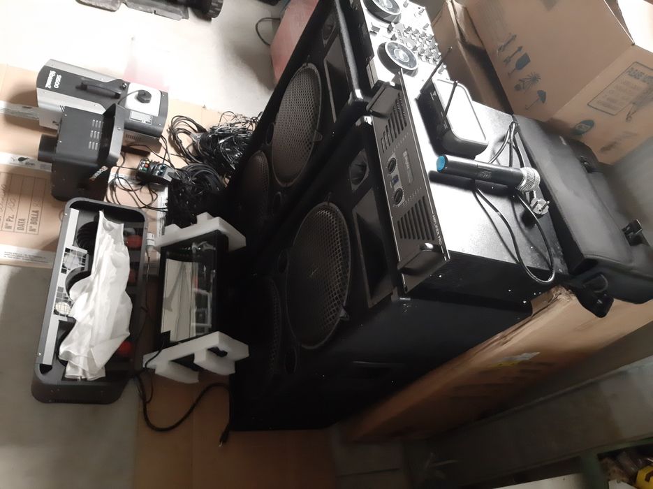 Sistem audio ,lumini , masina de fum, microfon