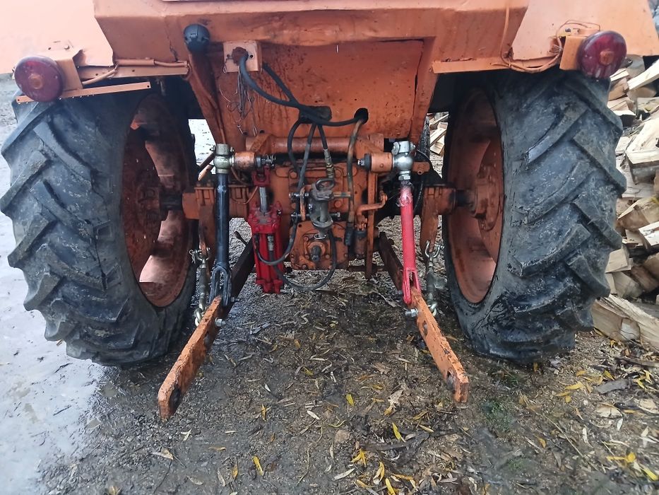 Tractor u 650 cu incarcator