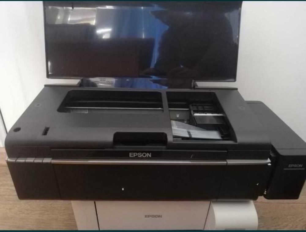 Epson l805 почти новый      .