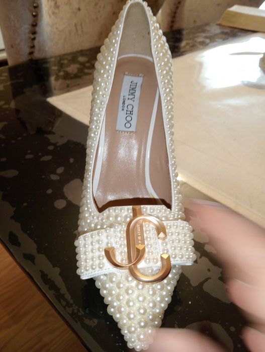 Pantofi foarte eleganți de la firma JIMMY CHOO