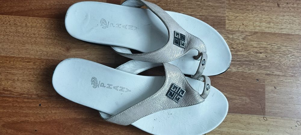 Шлепки, босоножки 38 р