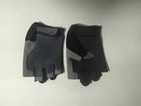 Продаю недорого, спортивные перчатки, черные-серые