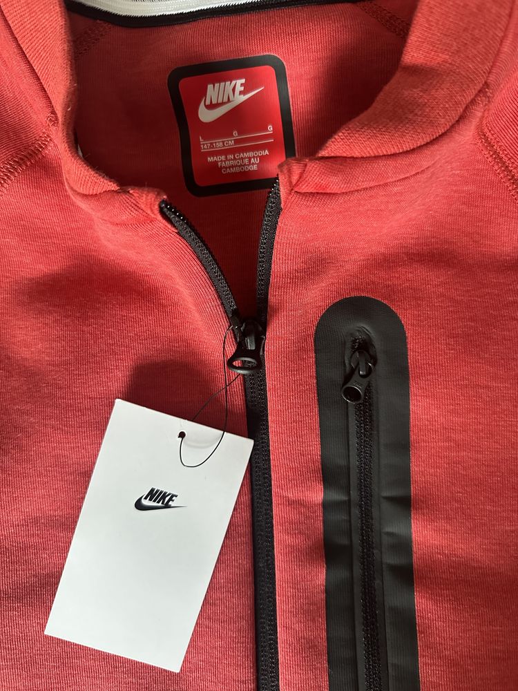 Nike Tech оригинални с етикет