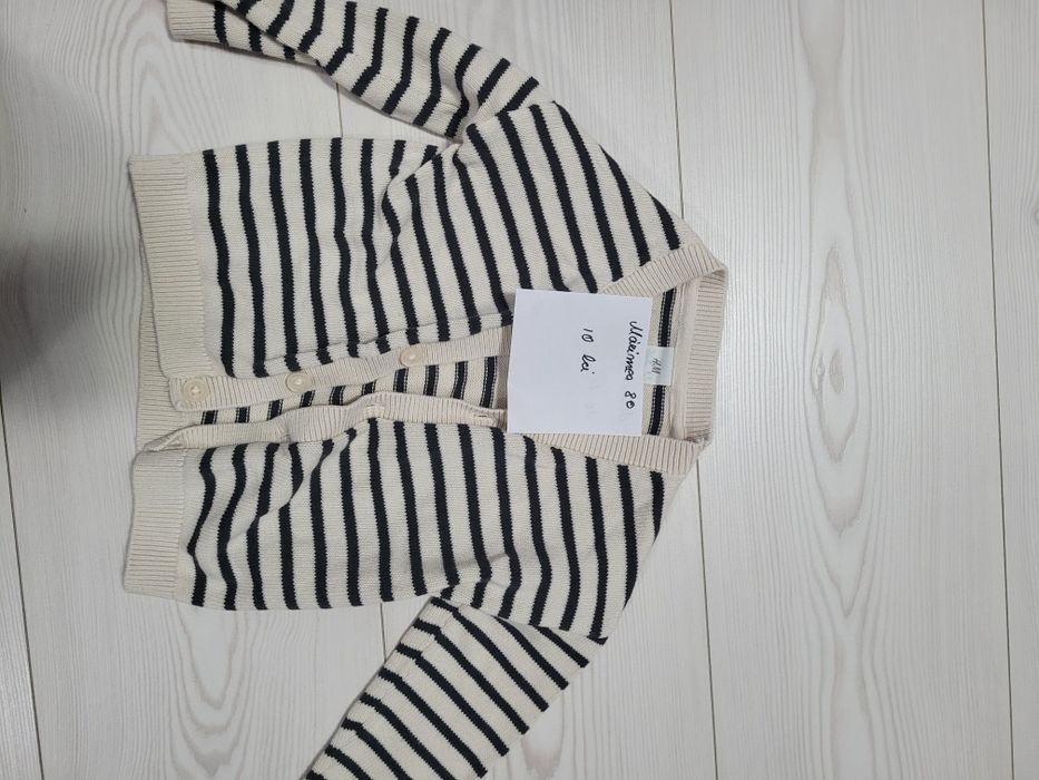 Vand haine mărimea 80,preț pe bucata
Nu asigur transport