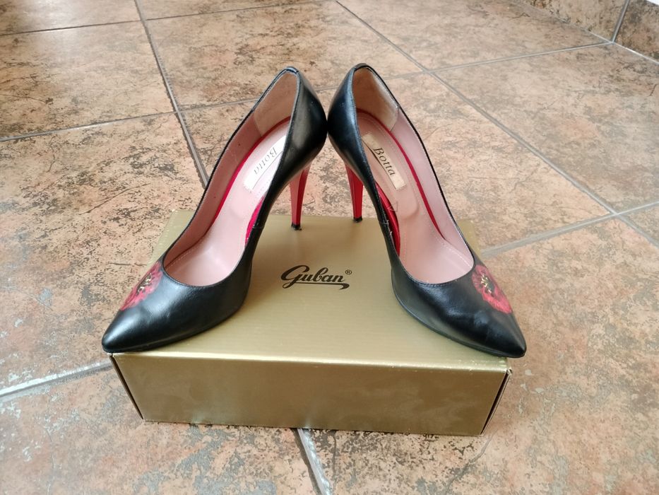 Pantofi eleganți din piele