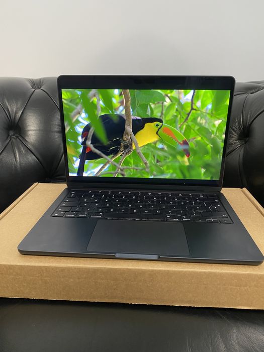 MacBook Air 13-inch / Apple M2 / 8 GB/ 256 GB / Ca nou |