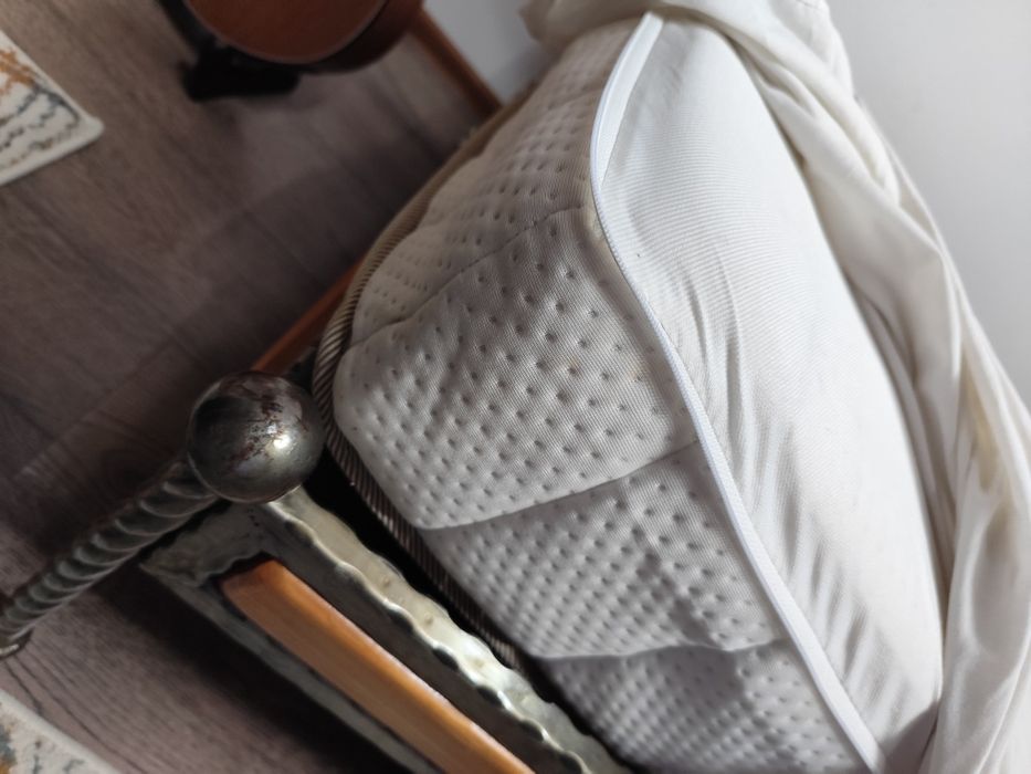 Vând paturi cu structura din fier forjat