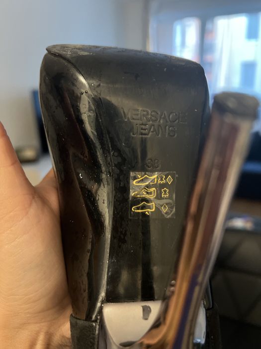 Черни обувки на ток Versace 39