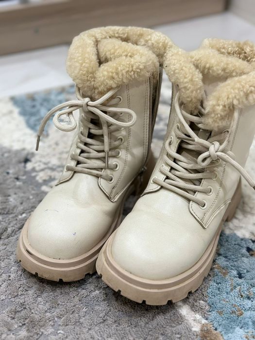 Продам зимнию детскую обувь, размер 34, в отличном состояние,