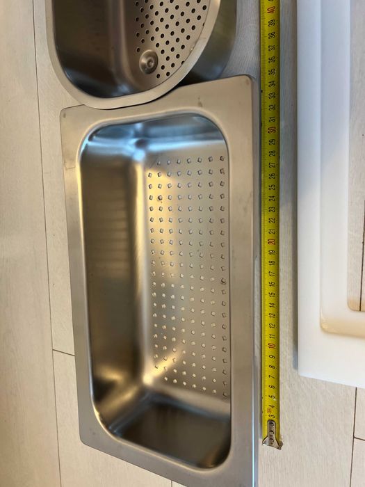 Tavi de gatit si copt cu strecuratoare si suport