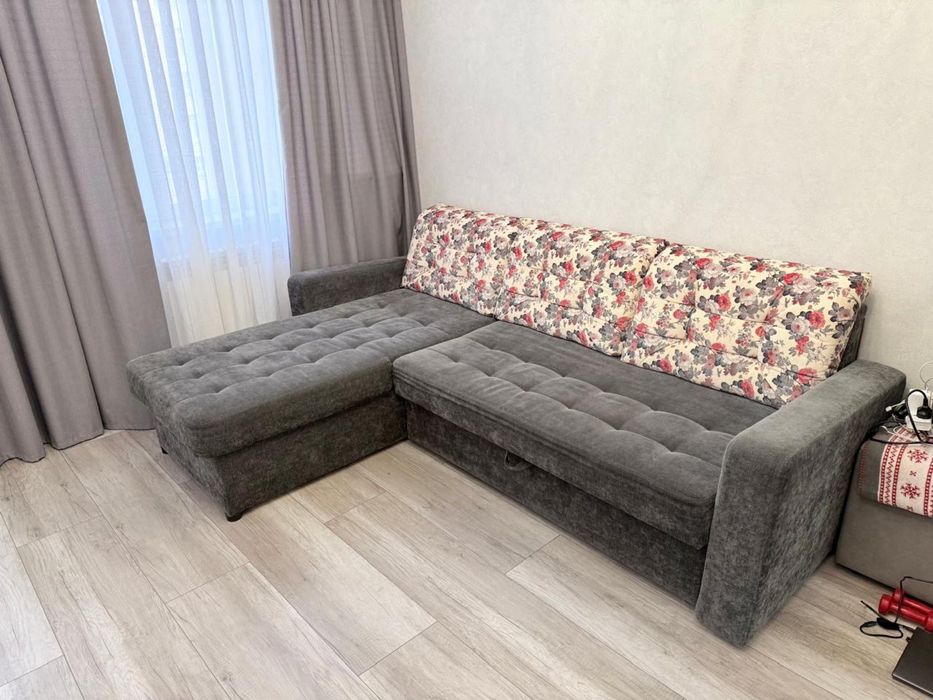 Угловой диван в гостиную