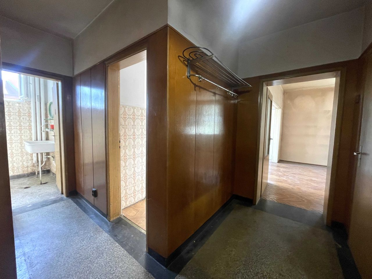 Продава се Тристаен апартамент в Габрово, Център - 116 кв.м за 660 €/кв.м - Снимка #11