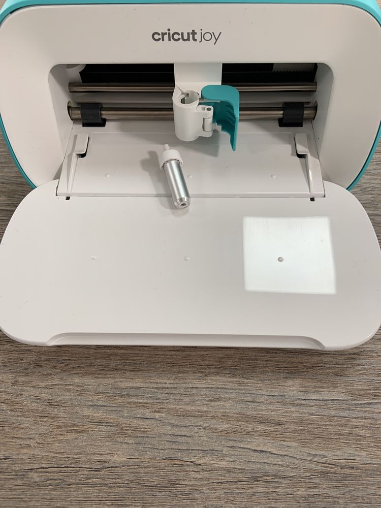 Masina de taiat Cricut Joy