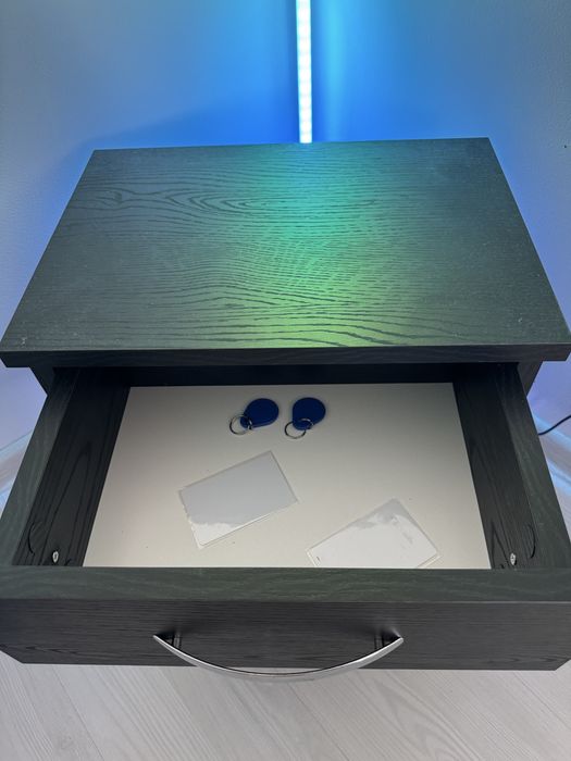 Noptiera  cu seif ascuns și sistem RFID