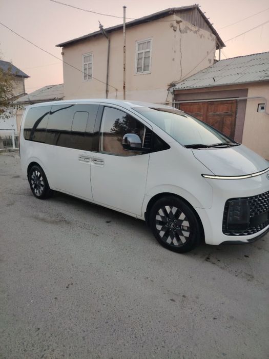 Продаётся авто Huyndai Stariya 2022 года