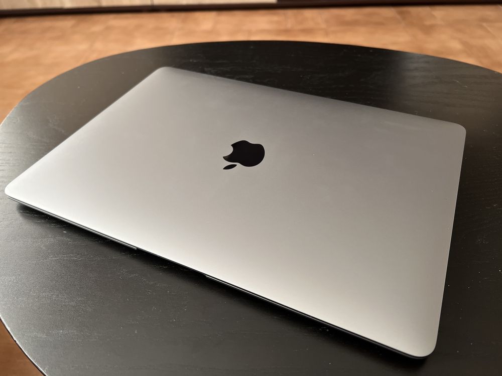 Като НОВ MacBook Air 13” 2020 M1 8GB RAM 256 SSD Space Grey