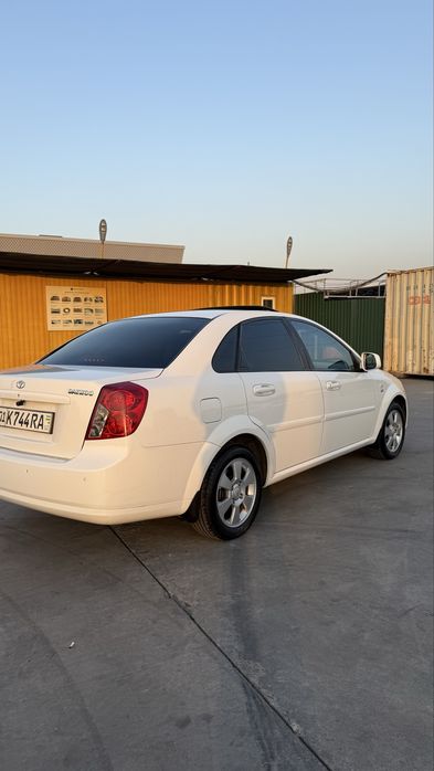 Gentra 3 позиция  152000 км мерс 204 салон, шумка боган, идеал. Метан