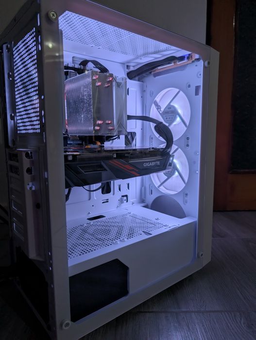 Sistem gaming Intel Xeon E5 2680 v4 14 core 32gb ddr4 RX Vega 56 8gb 5