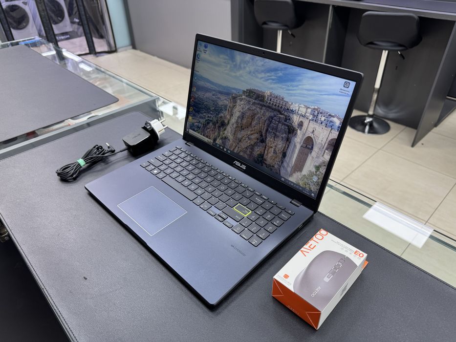 Asus Vivobook blue Ozu 4 Ssd 128 sastayana zor Pentium Padsvetkasi bor