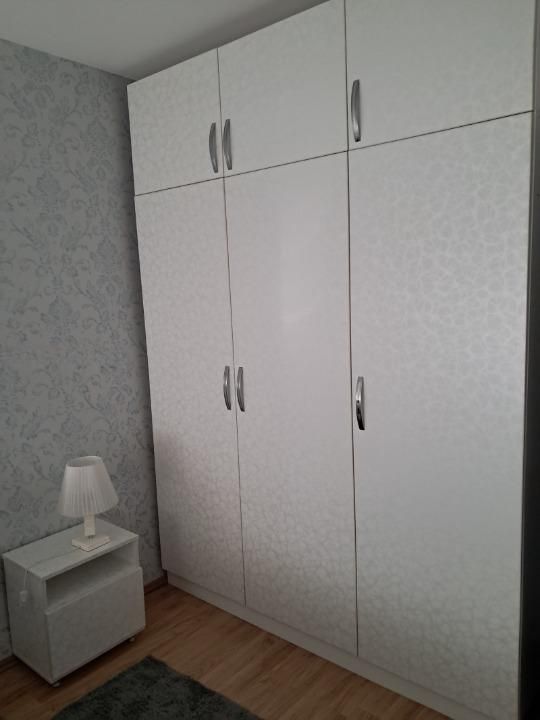 Тристаен апартамент под наем в Център