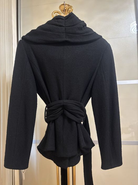 Късо черно палто ,,Zara“.