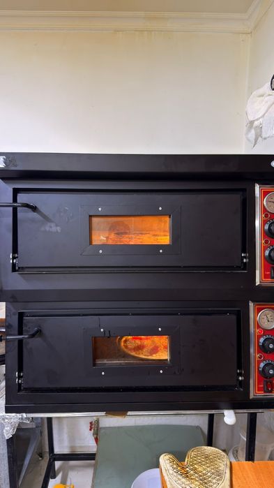 Пицца печь для выпечки.