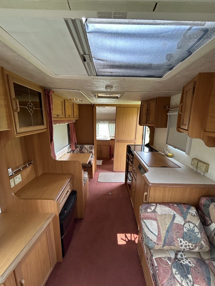 vand caravana Rialto 550-4 , 4 persoane