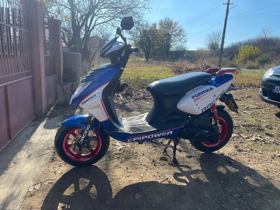 Vând Schimb 2 scutere perfect funcționale