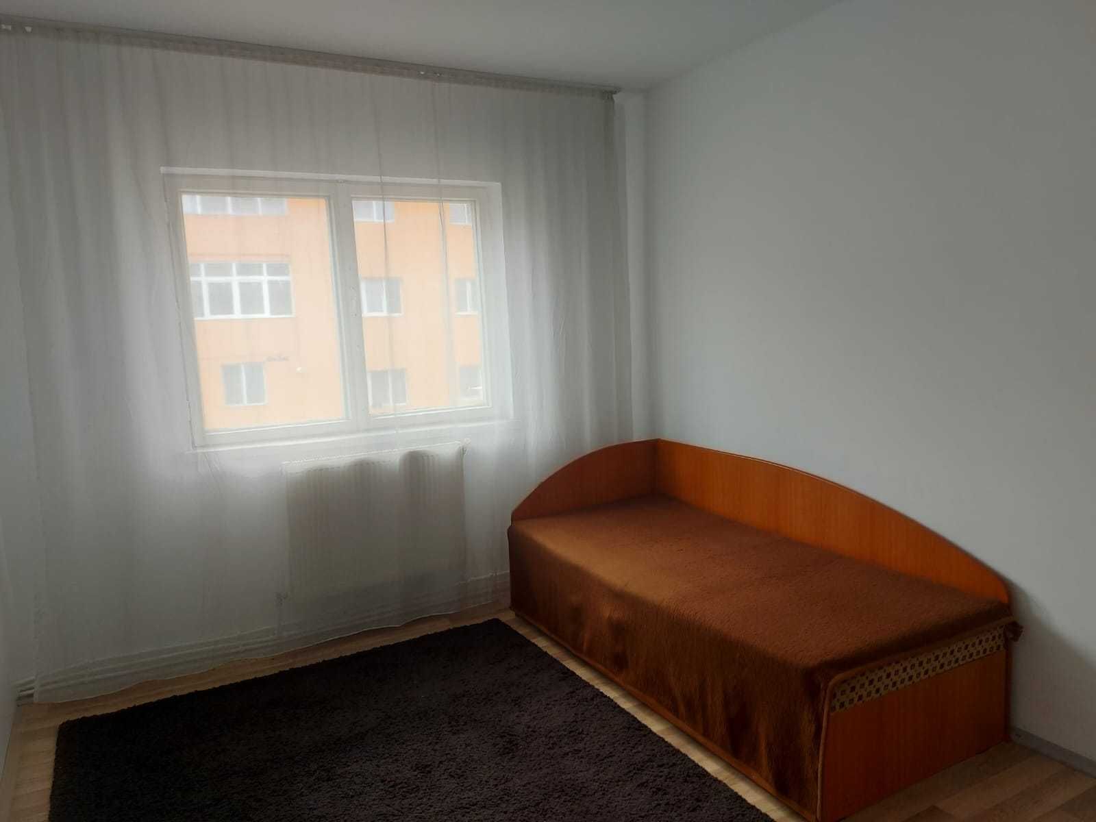 Apartament 3 camere bradet